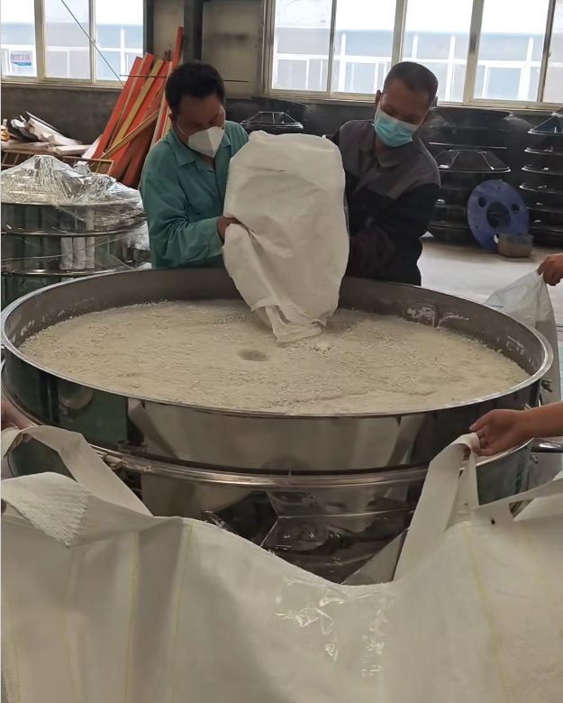 客戶帶料來廠試機，1500振動篩＋2套超聲波系統，不堵網、產量大、精度高，效果非常好！